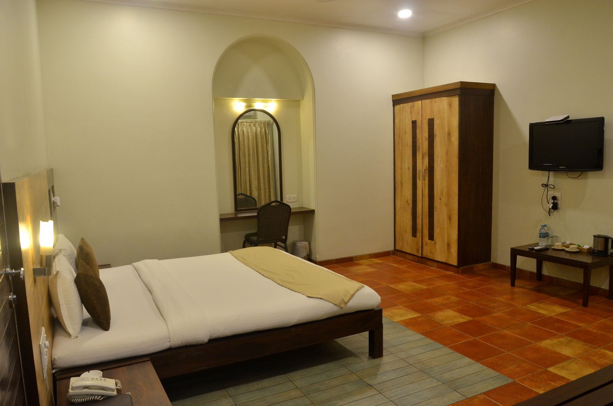 Zaras Resort Лонавала Экстерьер фото