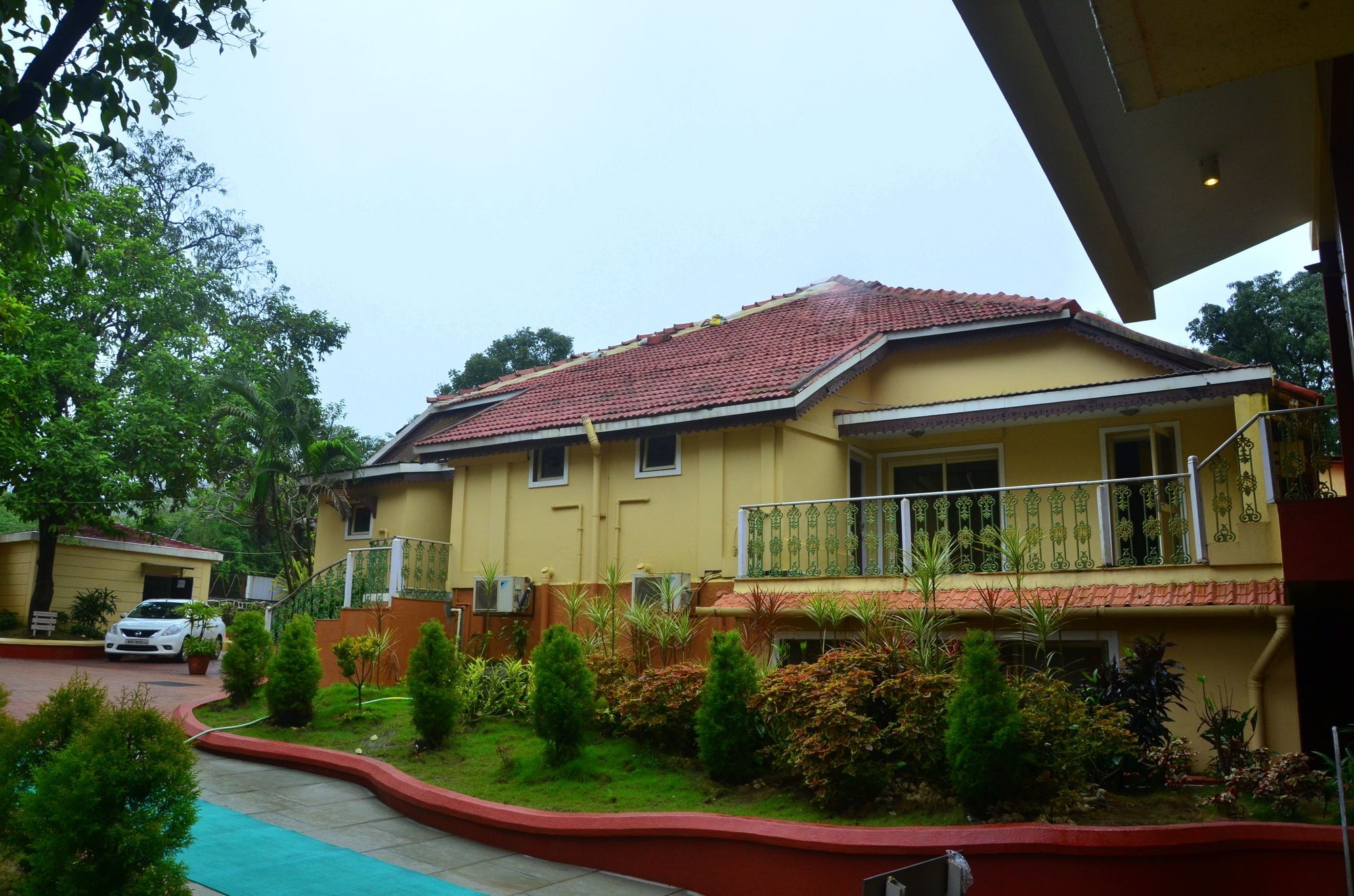 Zaras Resort Лонавала Экстерьер фото